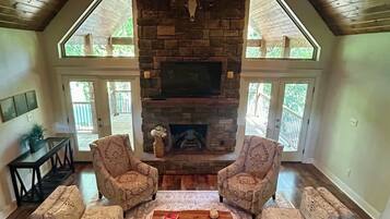 TV, fireplace