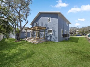 Exterior - Huge Family Coastal Retreat - 4BR/4BA - Steps to Sand (St. Augustine)