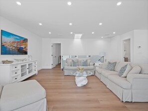 Unclassified image, 4 of 50, button