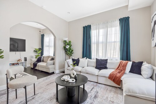 Biggest Duplex w/6BD in Bushwick for 16 Guests