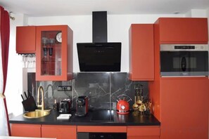 Microwave - Your hidden charm by Paris (Le Kremlin-Bicetre)