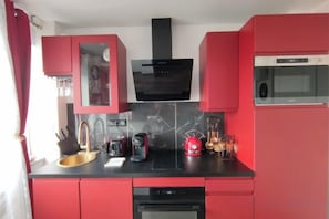 Microwave - Your hidden charm by Paris (Le Kremlin-Bicetre)