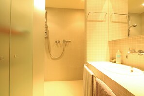 Apartment | Bilik Mandi