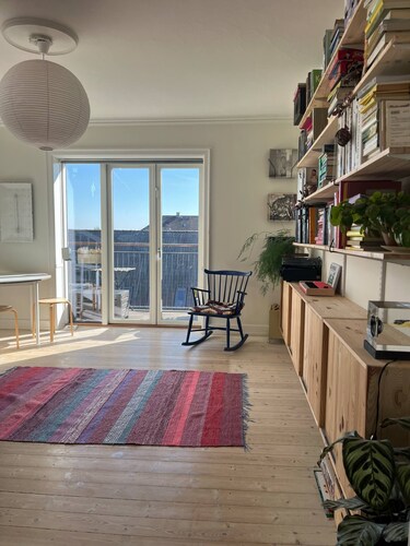 2-storey family apartment with lots of light, views and proximity to city and nature