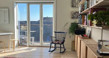 2-storey family apartment with lots of light, views and proximity to city and nature