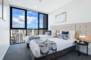 3 bedrooms, in-room safe, iron/ironing board, free WiFi - Comfy 3 Bedroom Ocean View Apartment - Q Stay (Surfers Paradise)