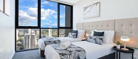 3 chambres, coffres-forts dans les chambres, fer et planche à repasser