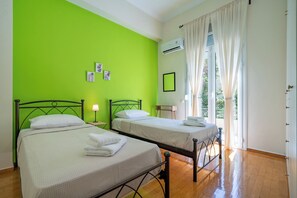2 slaapkamers, een strijkplank/strijkijzer, gratis wifi, beddengoed