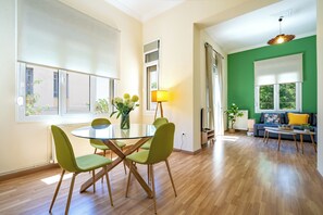 Dining - Monastiraki Aélia Apartment by ΜΡS (Athina)