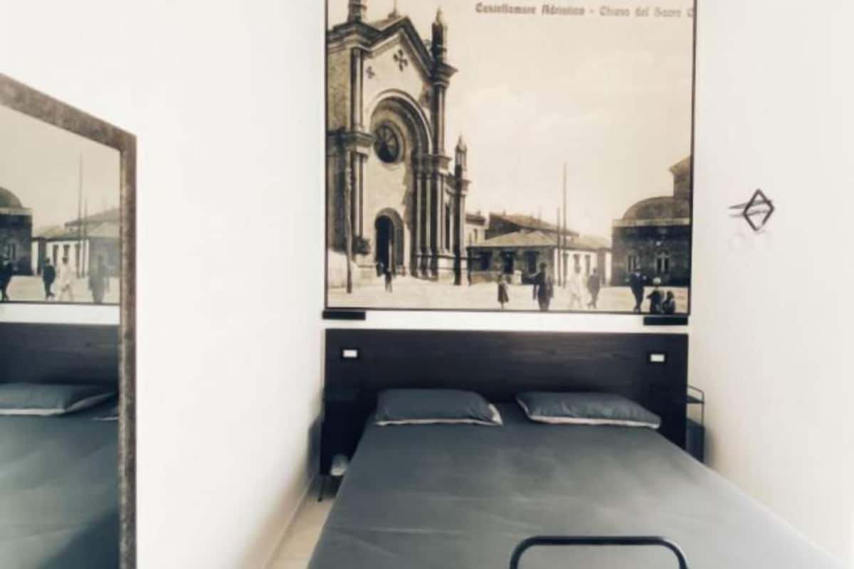 Cribs/infant beds