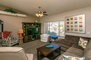 TV - Downtown Pool Home and boat parking (Lake Havasu City)