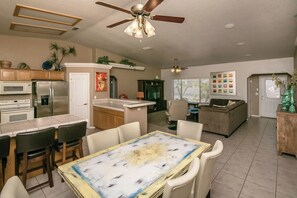 Interior - Downtown Pool Home and boat parking (Lake Havasu City)