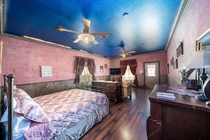 5 bedrooms, WiFi, bed sheets