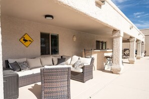 Terrace/patio - Downtown with 3 Putting Greens $425 a Night + Fees (Lake Havasu City)