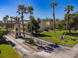 Exterior - 3 bed Island condo minutes from launch ramp (Lake Havasu City)
