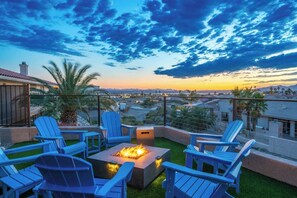 Property grounds - Pool Home Indoor Boat Parking $550 a Night + Fees (Lake Havasu City)