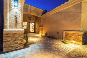 Exterior detail - Pool Home Indoor Boat Parking $550 a Night + Fees (Lake Havasu City)
