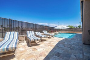 Pool - Pool Home Indoor Boat Parking $550 a Night + Fees (Lake Havasu City)