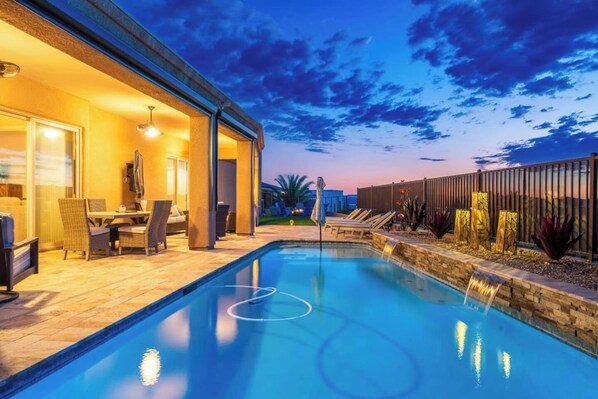 Pool - Pool Home Indoor Boat Parking $550 a Night + Fees (Lake Havasu City)