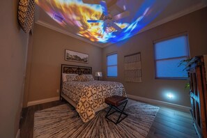 4 bedrooms, WiFi, bed sheets - Pool Home Indoor Boat Parking $550 a Night + Fees (Lake Havasu City)