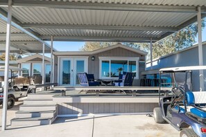 Terrace/patio - Waterfront Sam's Beachcomber $249 a Night (Lake Havasu City)