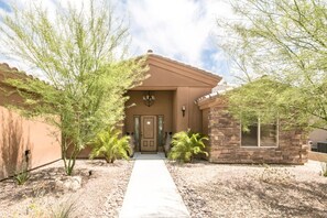 Exterior - 4 Bedroom 3 Bath Golf Course Pool Home (Lake Havasu City)