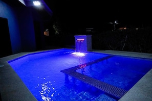 Outdoor pool - Casa Emunah (La Fortuna)