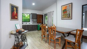 Dining room - Casa Emunah (La Fortuna)