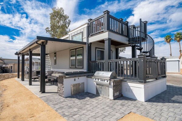 Terrace/patio - 1 Bedroom and Loft Bedding 1 Bath Private Jacuzzi (Lake Havasu City)