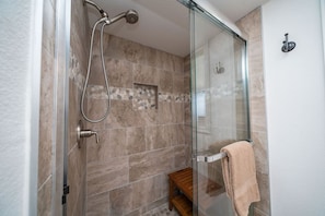 Douche, serviettes fournies
