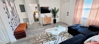 Miami Art Deco Vibes • Stay Near Downtown