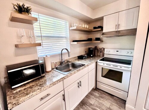 Miami Art Deco Vibes • Stylish Stay Near Downtown