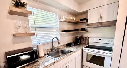 Miami Art Deco Vibes • Stylish Stay Near Downtown