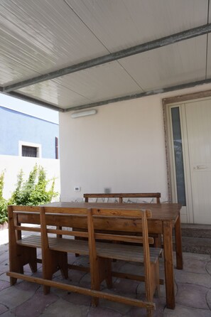 Outdoor dining - MonSant Holiday House 100 meters from the sea (Pachino)