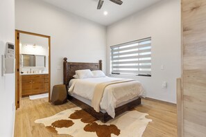 4 間睡房、房內夾萬、書桌、免費 Wi-Fi