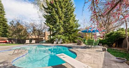 The Good Times Pool House- Walk Out Basement Only