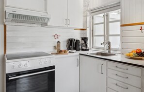 Réfrigérateur, plaque de cuisson, cafetière/bouilloire