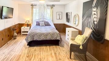 5 bedrooms, desk, iron/ironing board, free WiFi