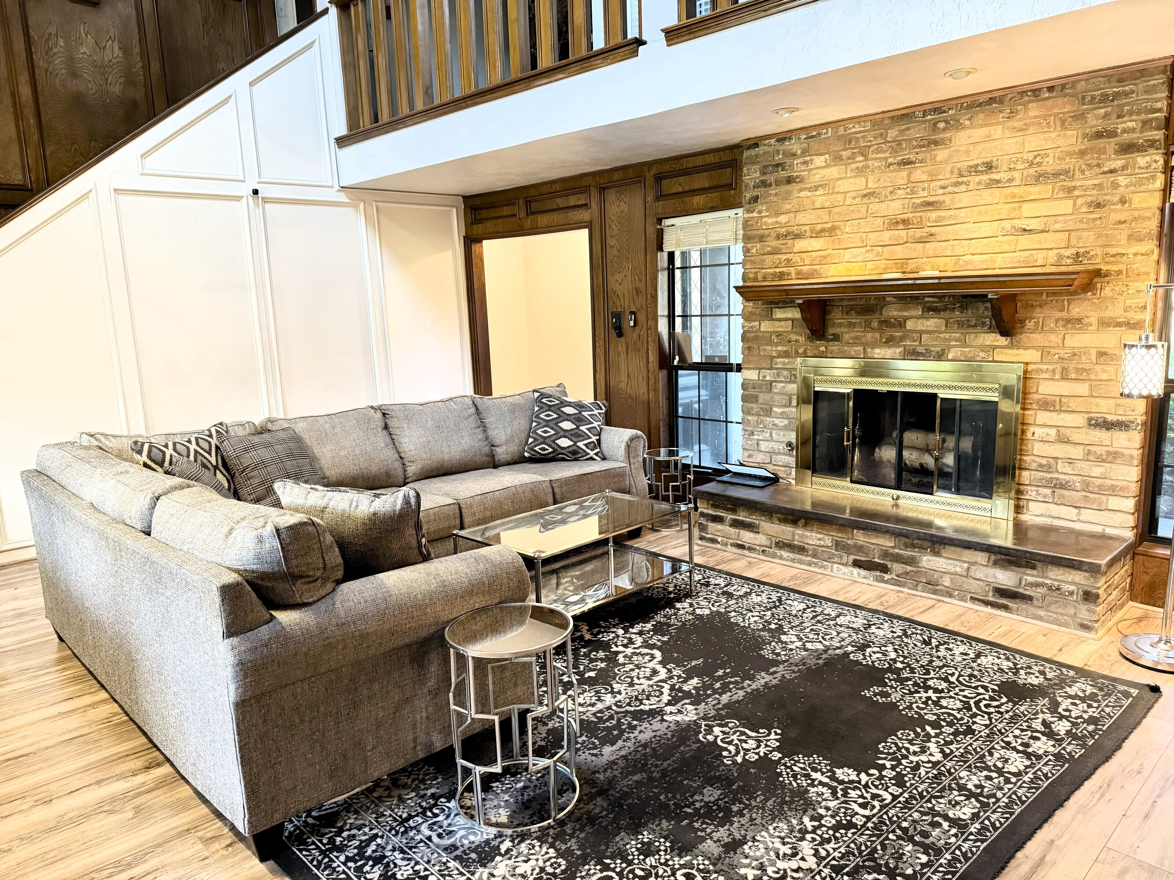 Een smart-tv en een open haard