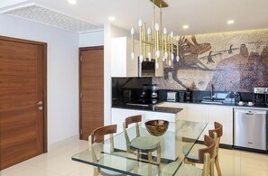 Micro-ondas, fogão, cooktop, lava-louças