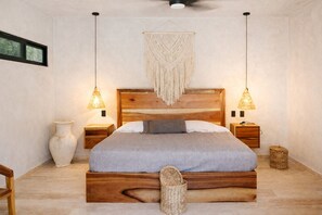 7 habitaciones, escritorio y tabla de planchar con plancha 