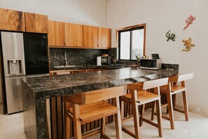 Micro-ondes, four, plaque de cuisson