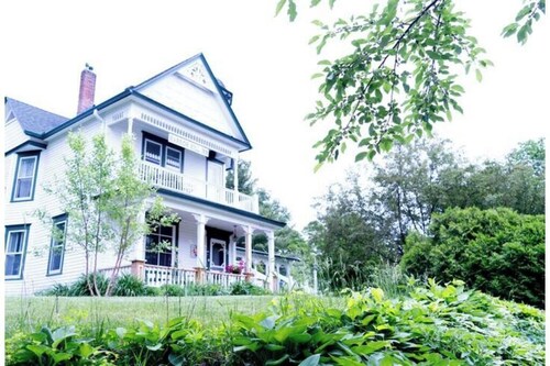 Harbor Hill Inn Cottage - Piano Suite