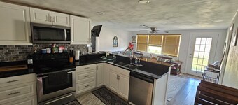 4-bedroom house in charming Englewood with WiFi, AC. Relax and unwind