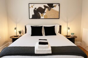 1 habitación, tabla de planchar con plancha, wifi y ropa de cama
