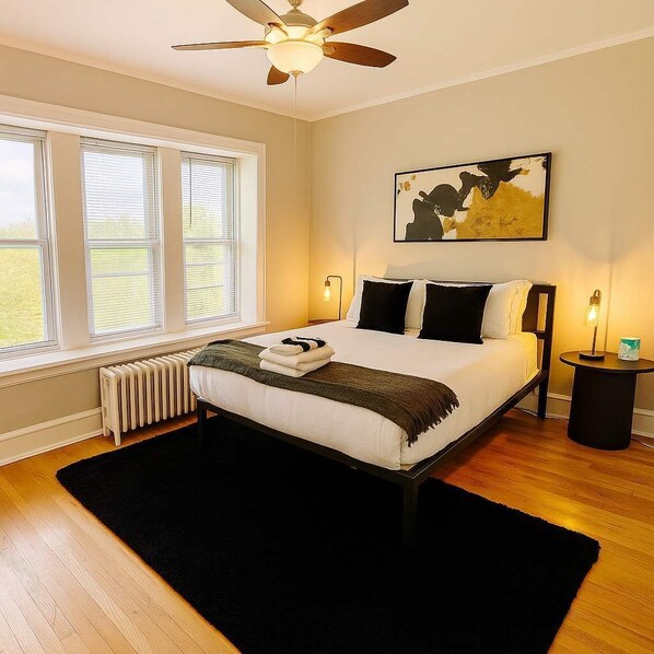 1 bedroom, desk, iron/ironing board, WiFi