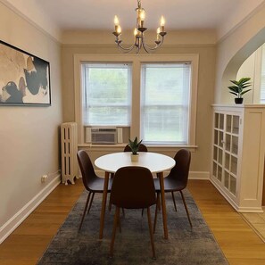 Dining - 1-Bedroom Pad | Cozy + All-Set (Skokie)
