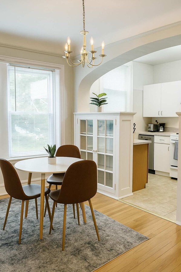 Dining - 1-Bedroom Pad | Cozy + All-Set (Skokie)