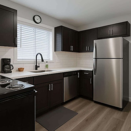 Fridge, microwave, oven, stovetop. Skokie 1BR Stay Near Parks, Dining & Transit
