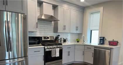 Spacious 6 bed, Close to City, Roof deck!